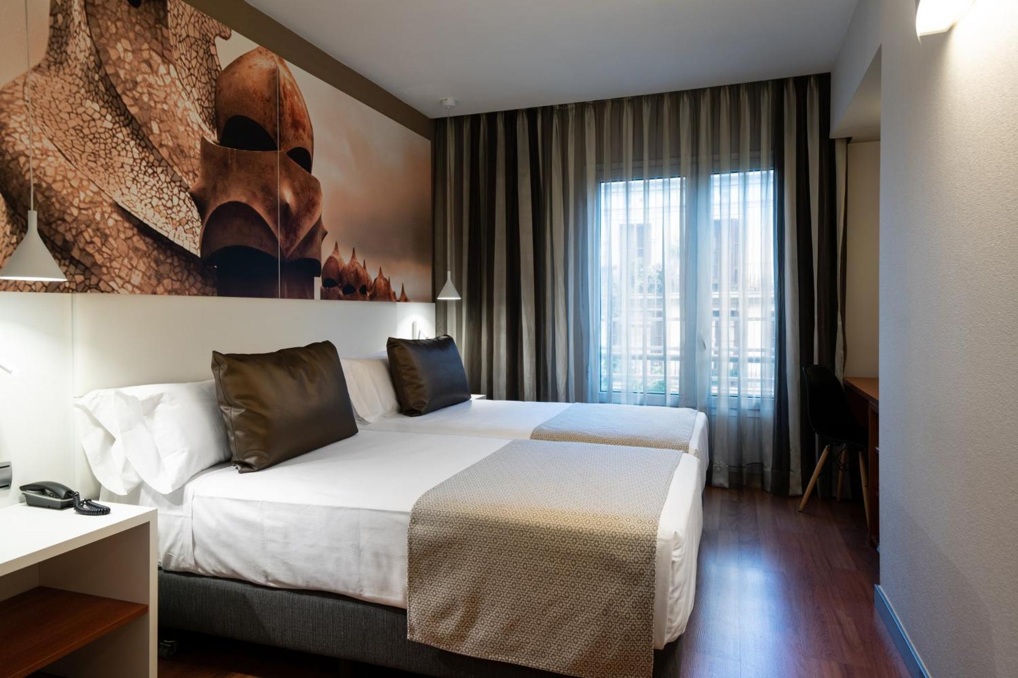 Quarto com Cama de Casal ou 2 de Solteiro