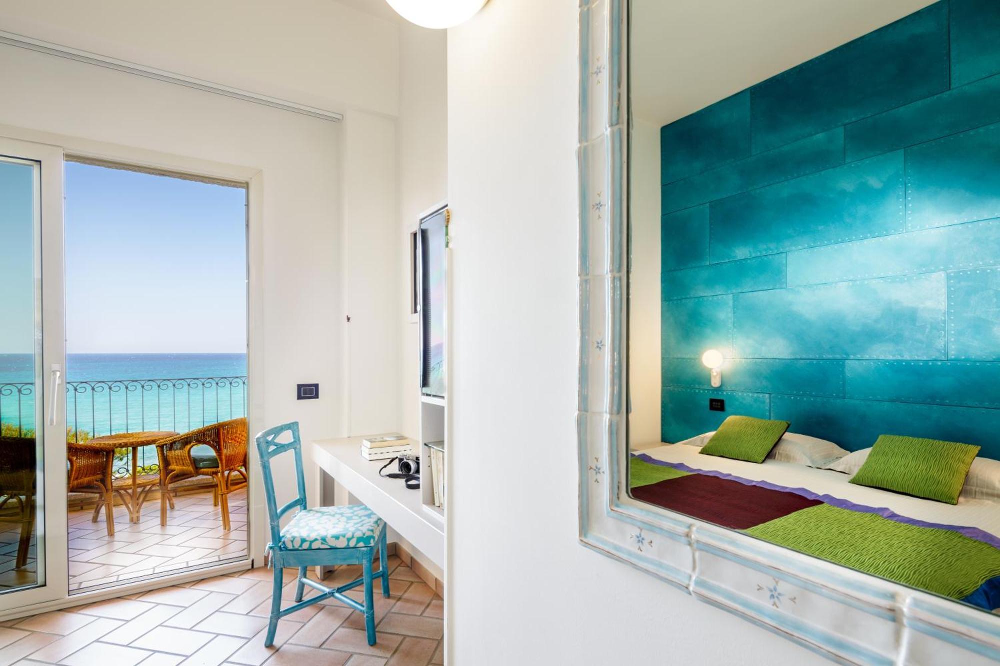 Deluxe Double or Twin Room Sea View,272683553:JPEG