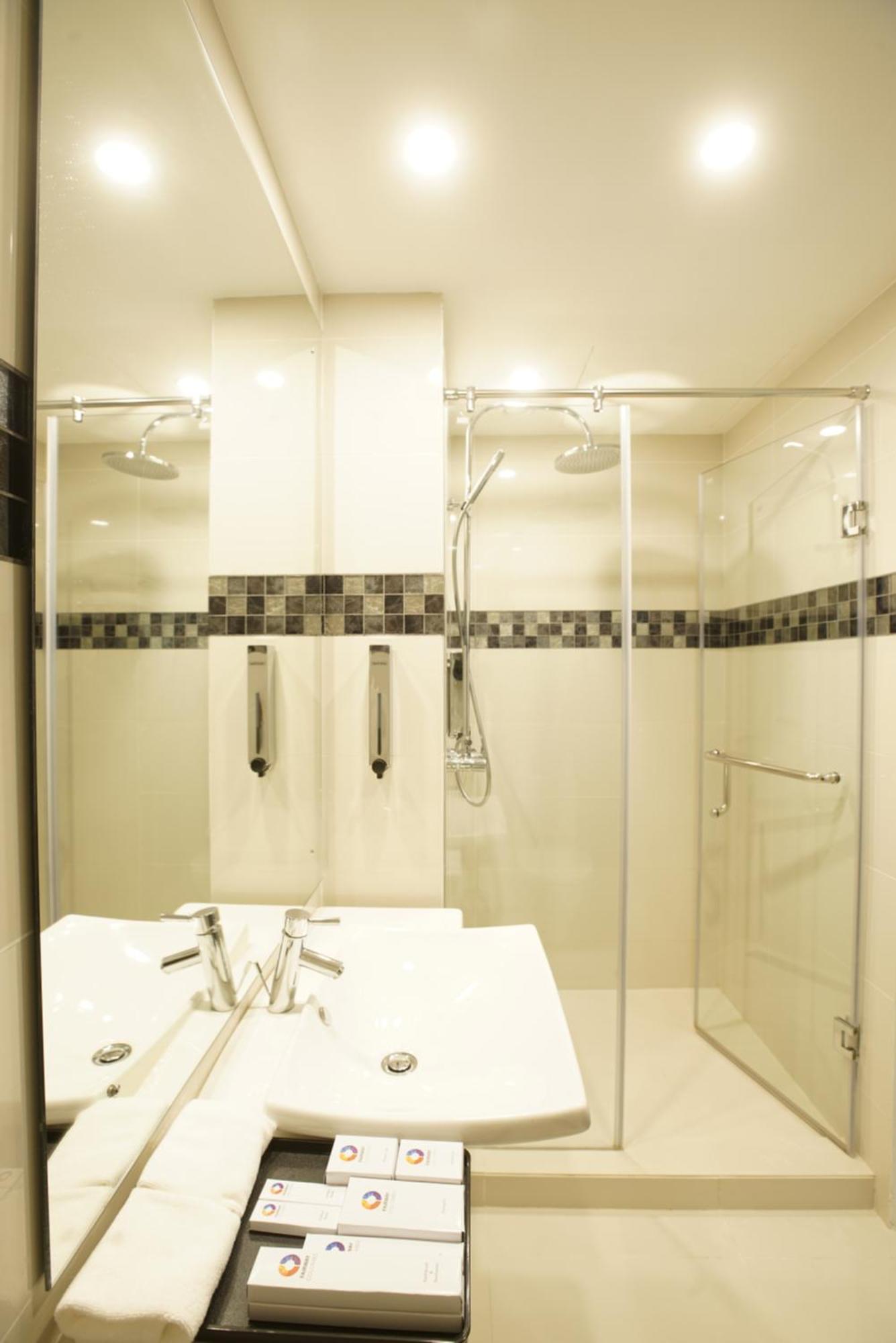Deluxe Suite on Laundry Services
