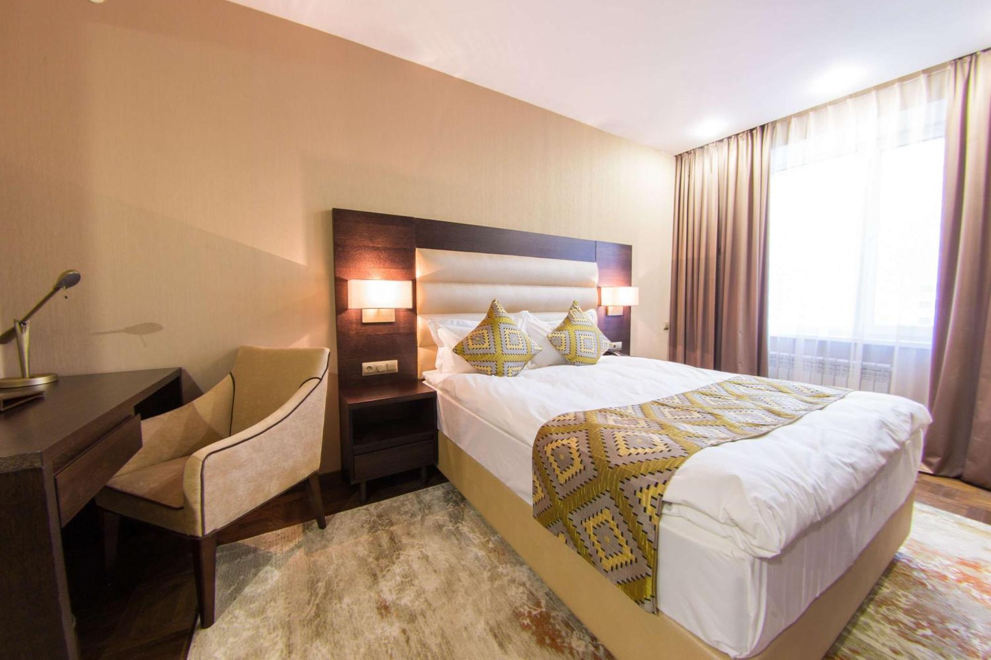 Mini Queen Room with Queen Bed - Non-Smoking,832870013:JPEG