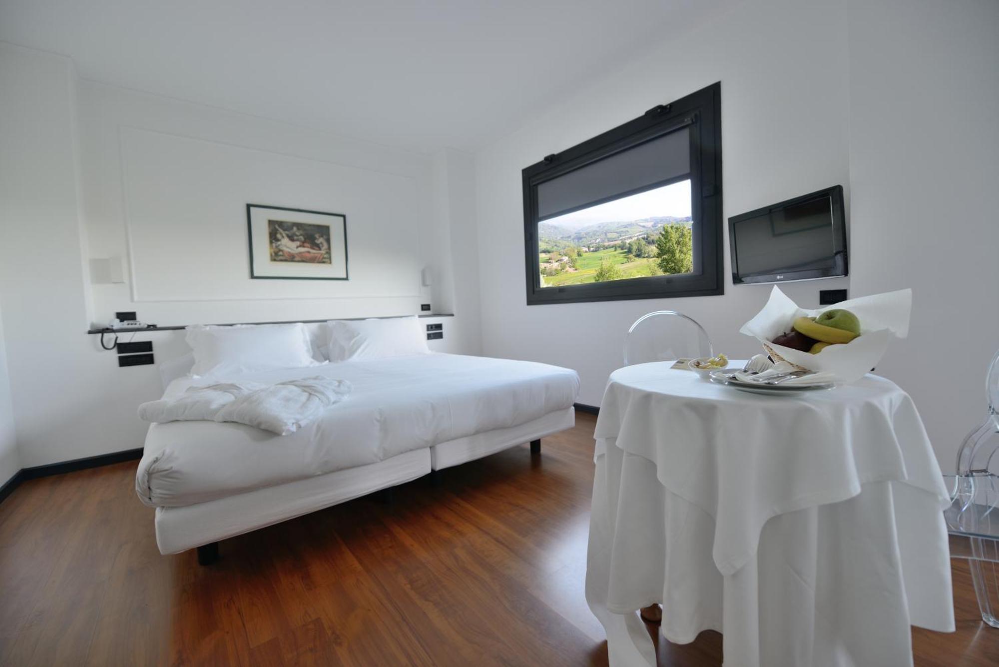 Junior Suite (2 Adults) with Spa Access and Hill View