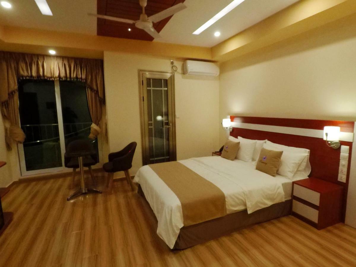 Chambre Triple Supérieure avec Balcon Privé
