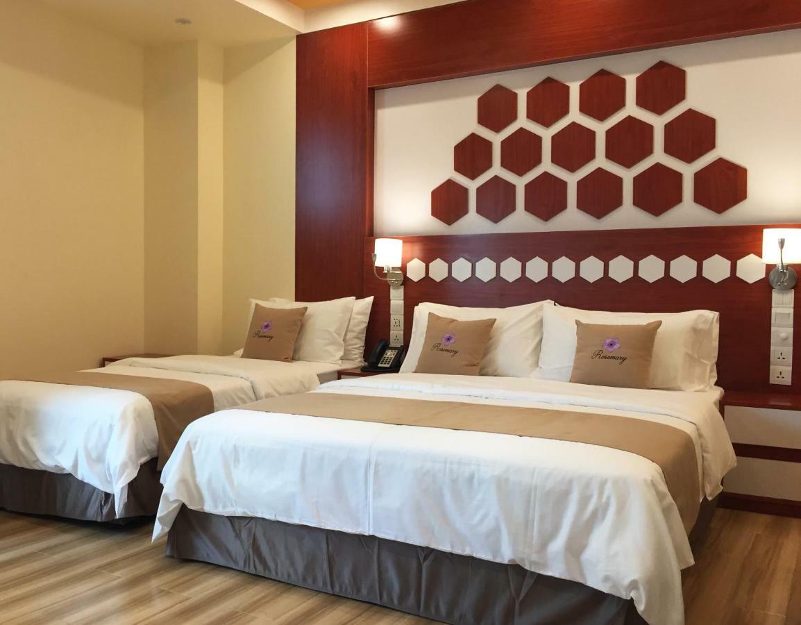 Suite Lit King-Size avec Balcon Privé et Baignoire