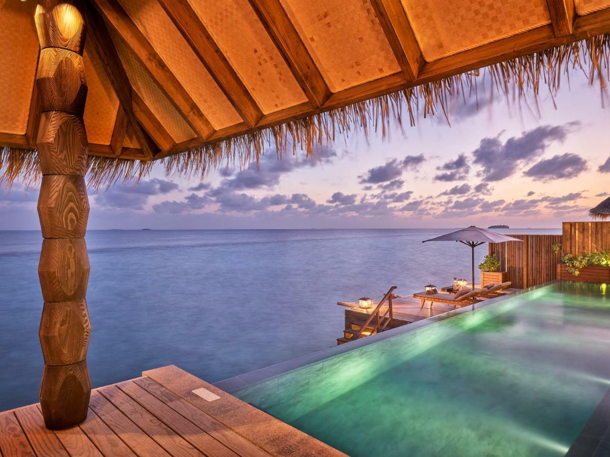 Luxe Watervilla met Zwembad en Uitzicht op de Zonsondergang