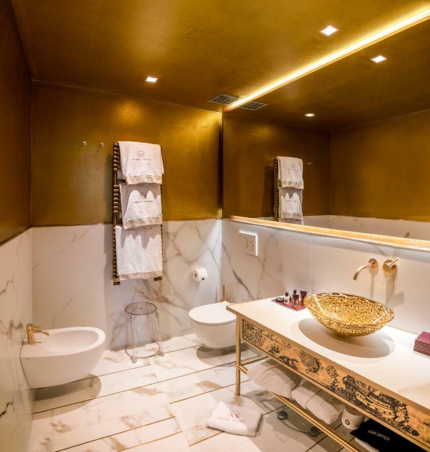 Executive Suite with Spa and Canal View