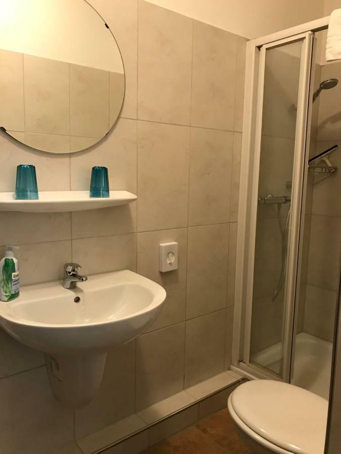 Einzelzimmer mit Dusche