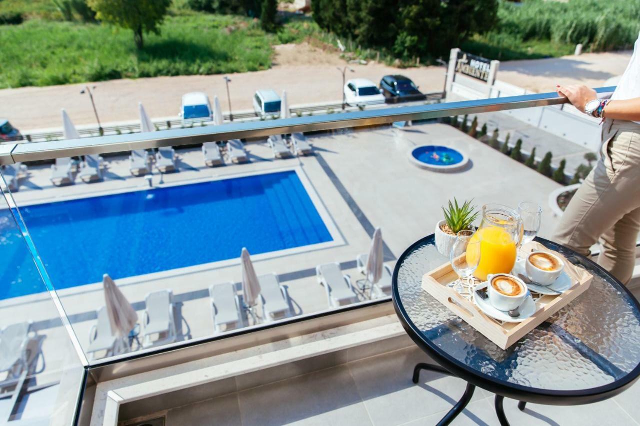 Dreibettzimmer mit Balkon