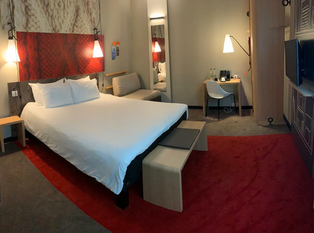Queen Room extra bed