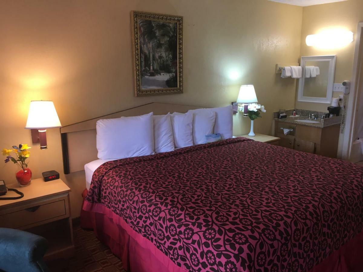 King Room with Jacuzzi - Non-Smoking