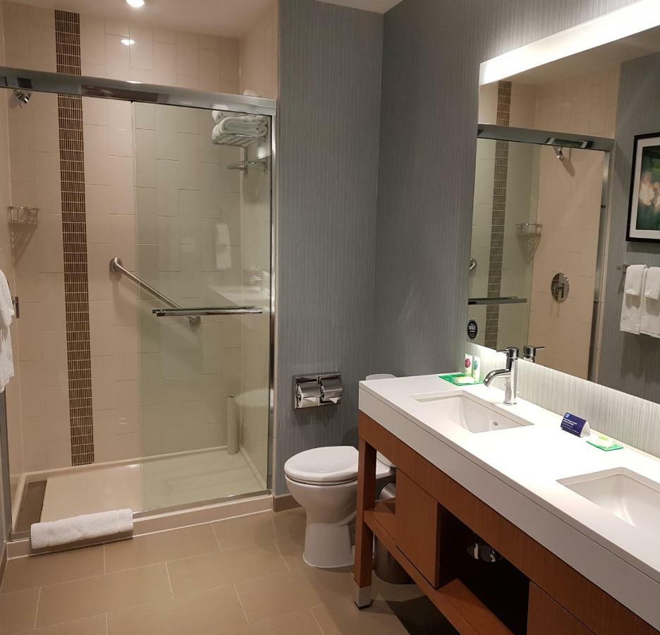One-Bedroom King Suite