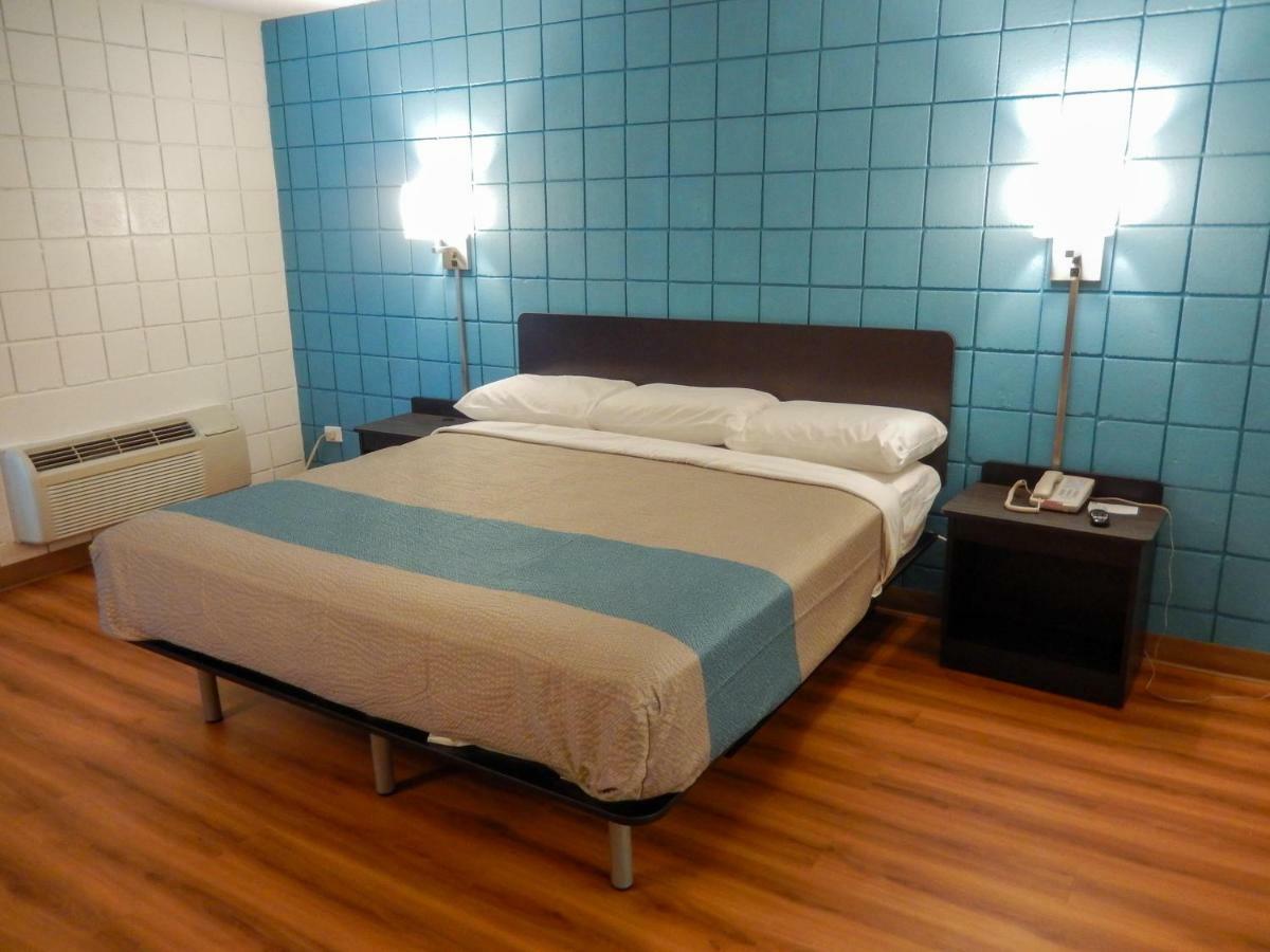 King Room - Non-Smoking