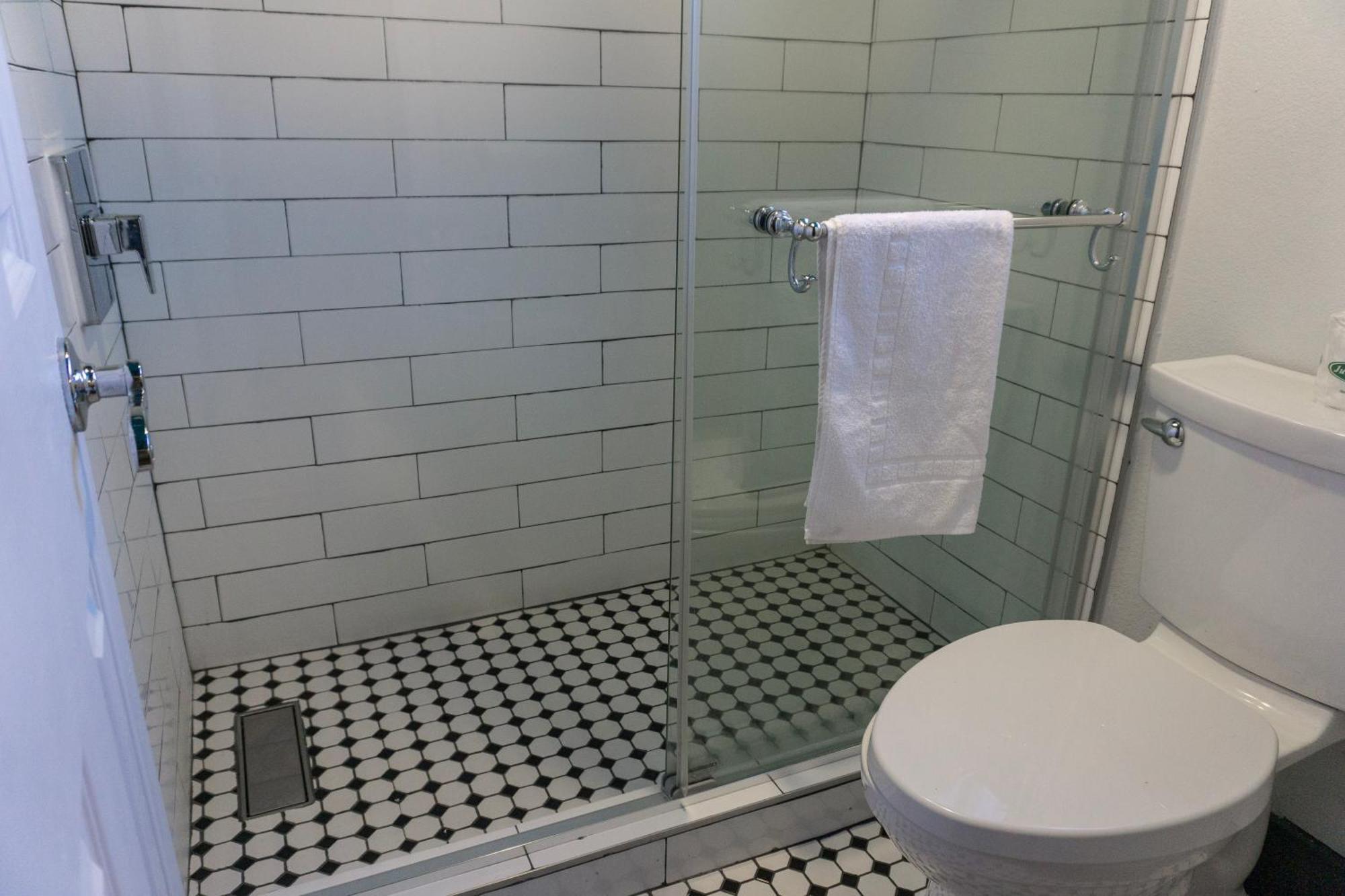 Queen Room Two Queen Beds Non-Smoking