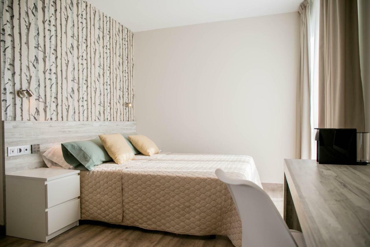 Standard Dreibettzimmer mit Meerblick