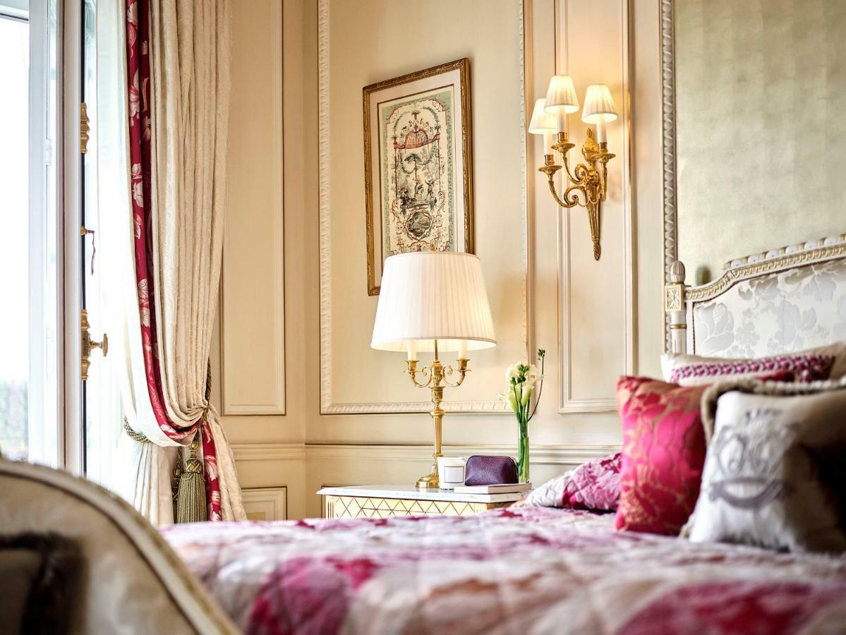 Versailles Suite park view