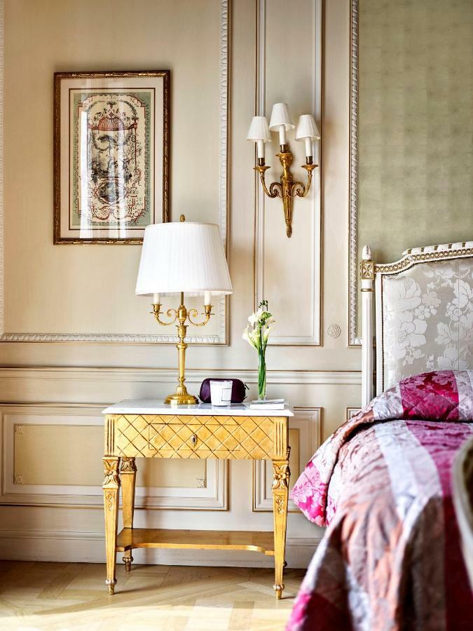 Versailles Suite park view