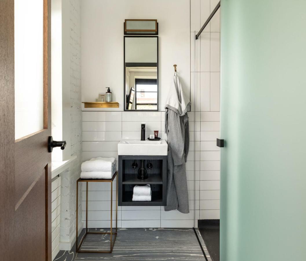 Studio Suite Bathroom Room