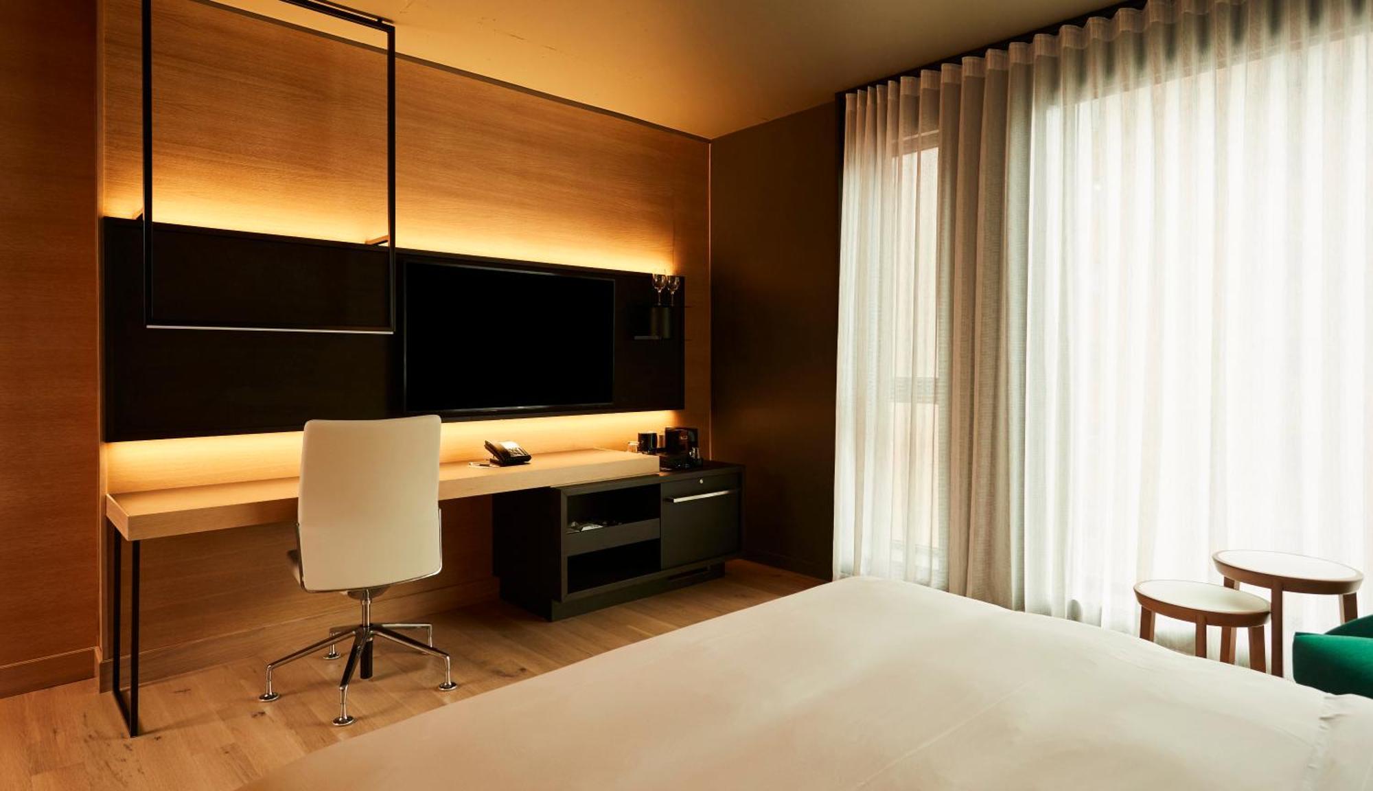 The Classic Room - 1 King Bed,1224108859:JPEG