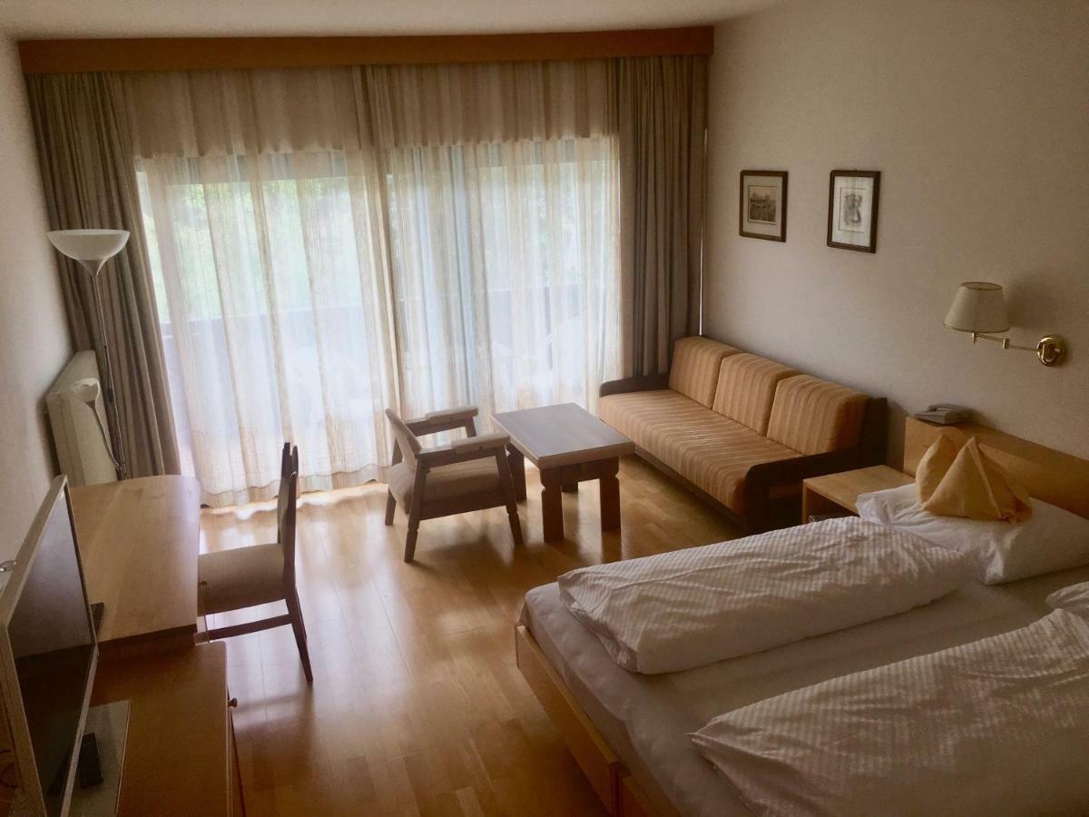 Doppel-/Zweibettzimmer mit Seeblick