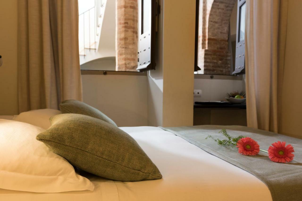 Small Double Room,1272814942:JPEG