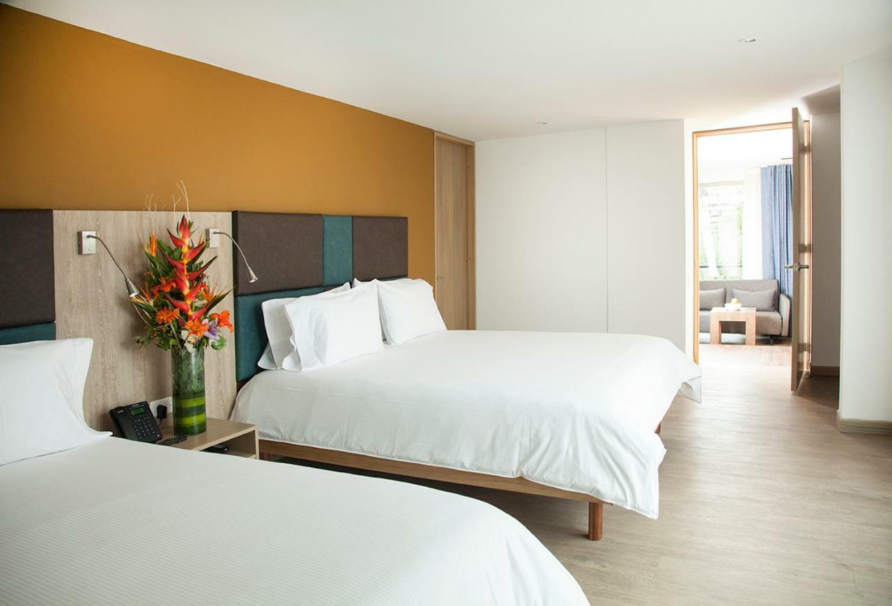 Standard Double Suite,847027229:JPEG