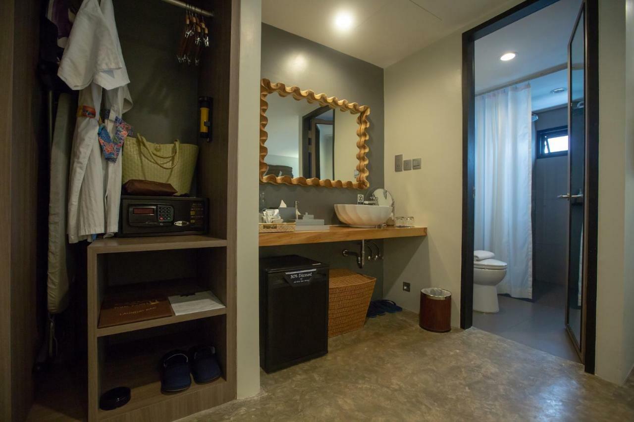 Grand Deluxe Double or Twin Room Bathtub