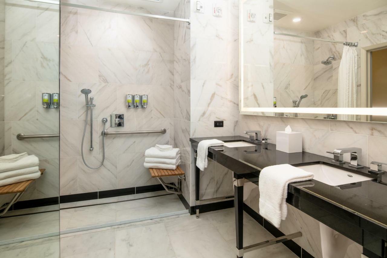 Persona Queen Mobility Accessible w or Roll Shower & Comm Features