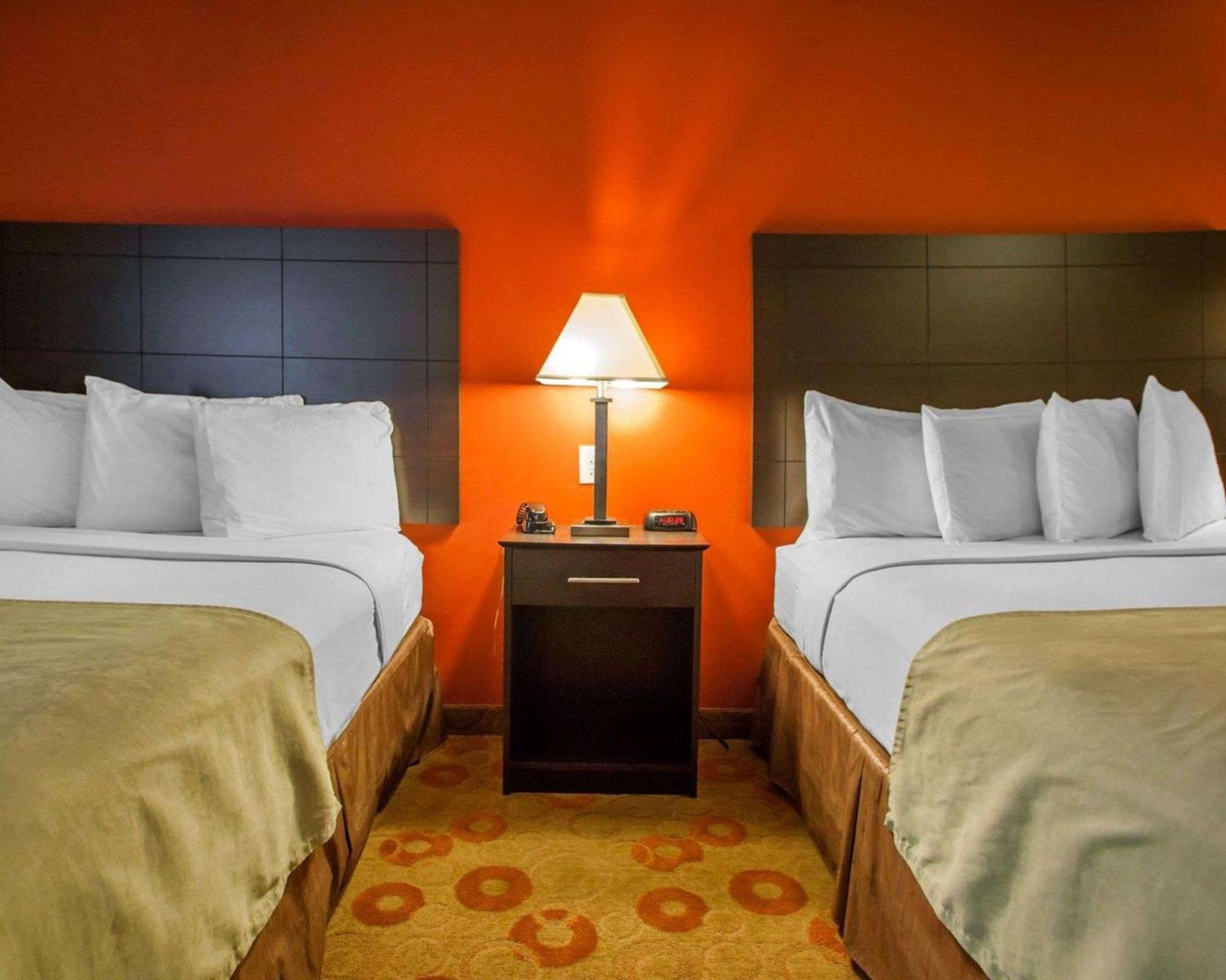Queen Suite with Two Queen Beds - Accessible/Non-Smoking