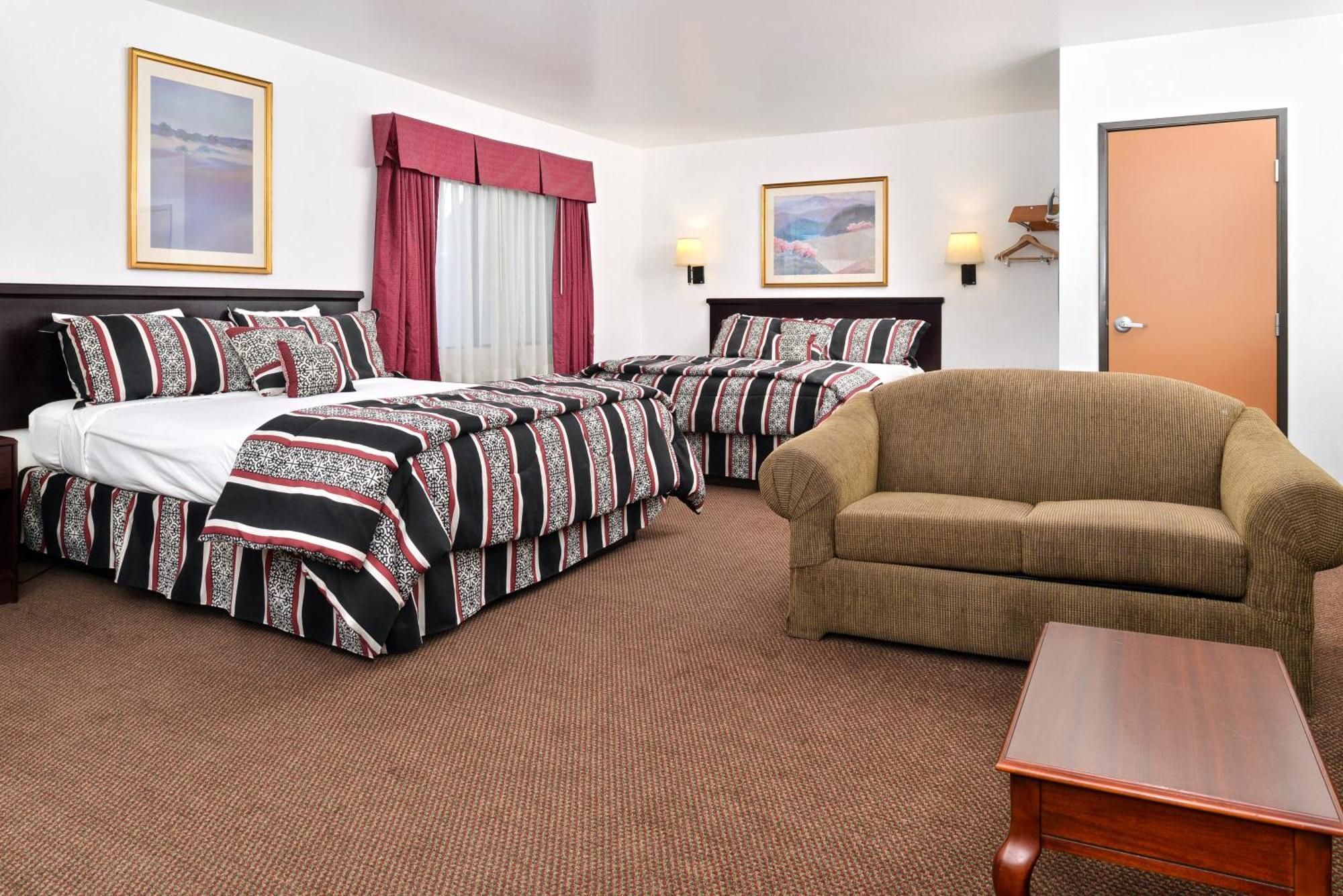 King Suite Two King Beds,848883281:JPEG