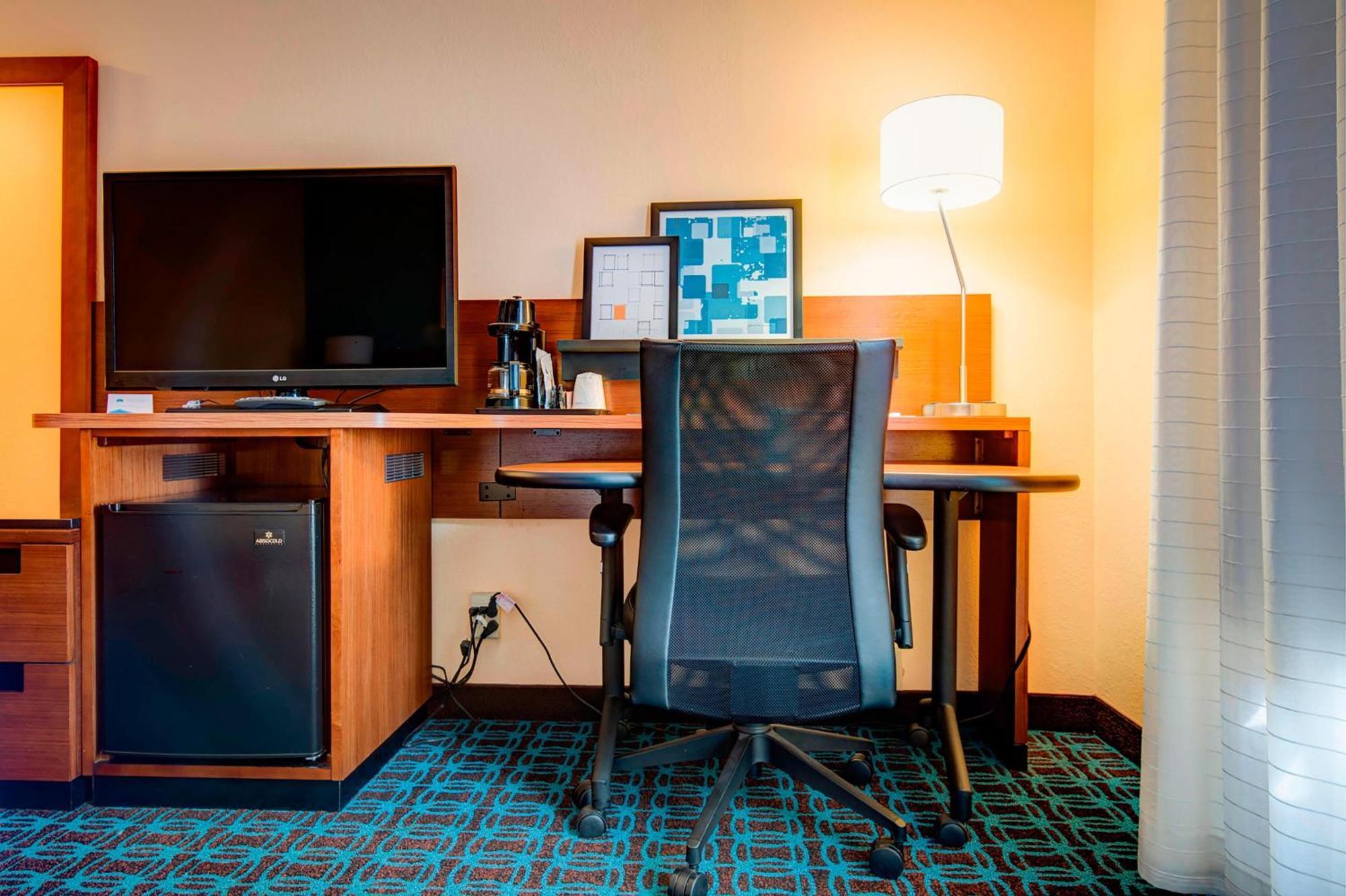 Efficiency King Room - Disability Access/Non Smoking/Interior Hall