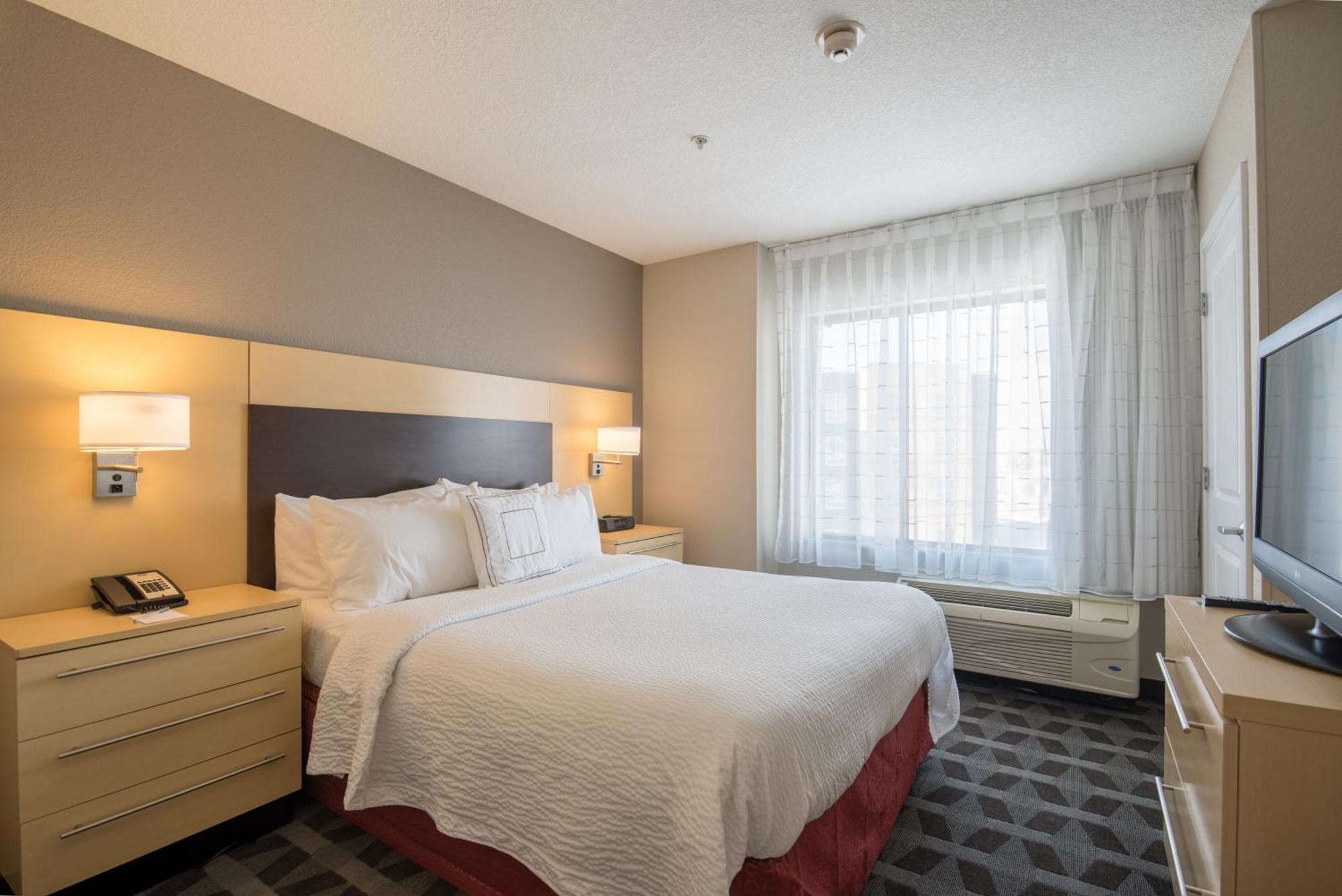 Newly Renovated, 2 Bedroom Suite