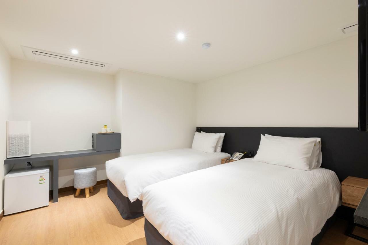 Standard Twin Room -  No Window