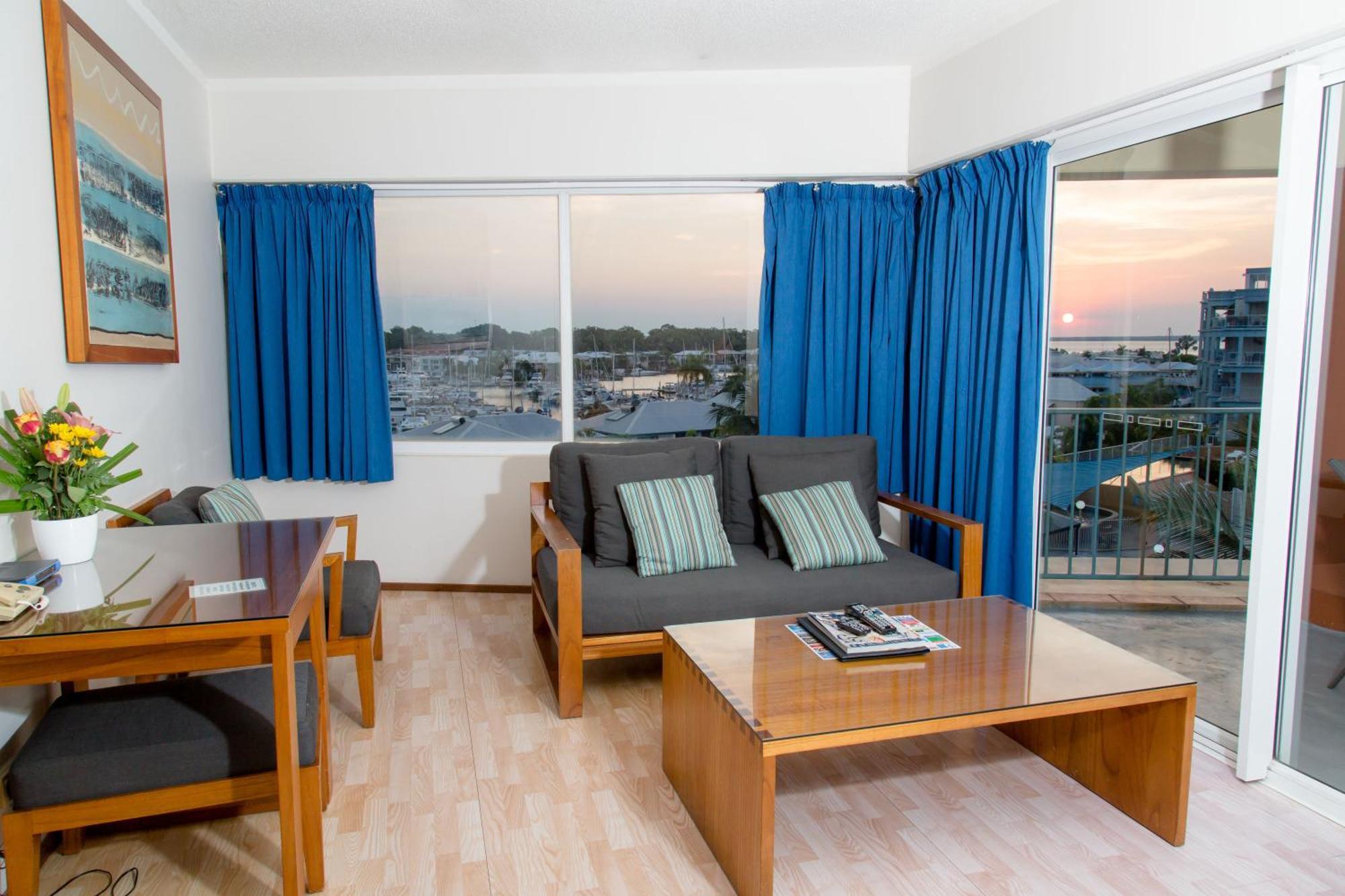 Standard Two Bedroom Apartment Water Views includes Free Parking & Wifi