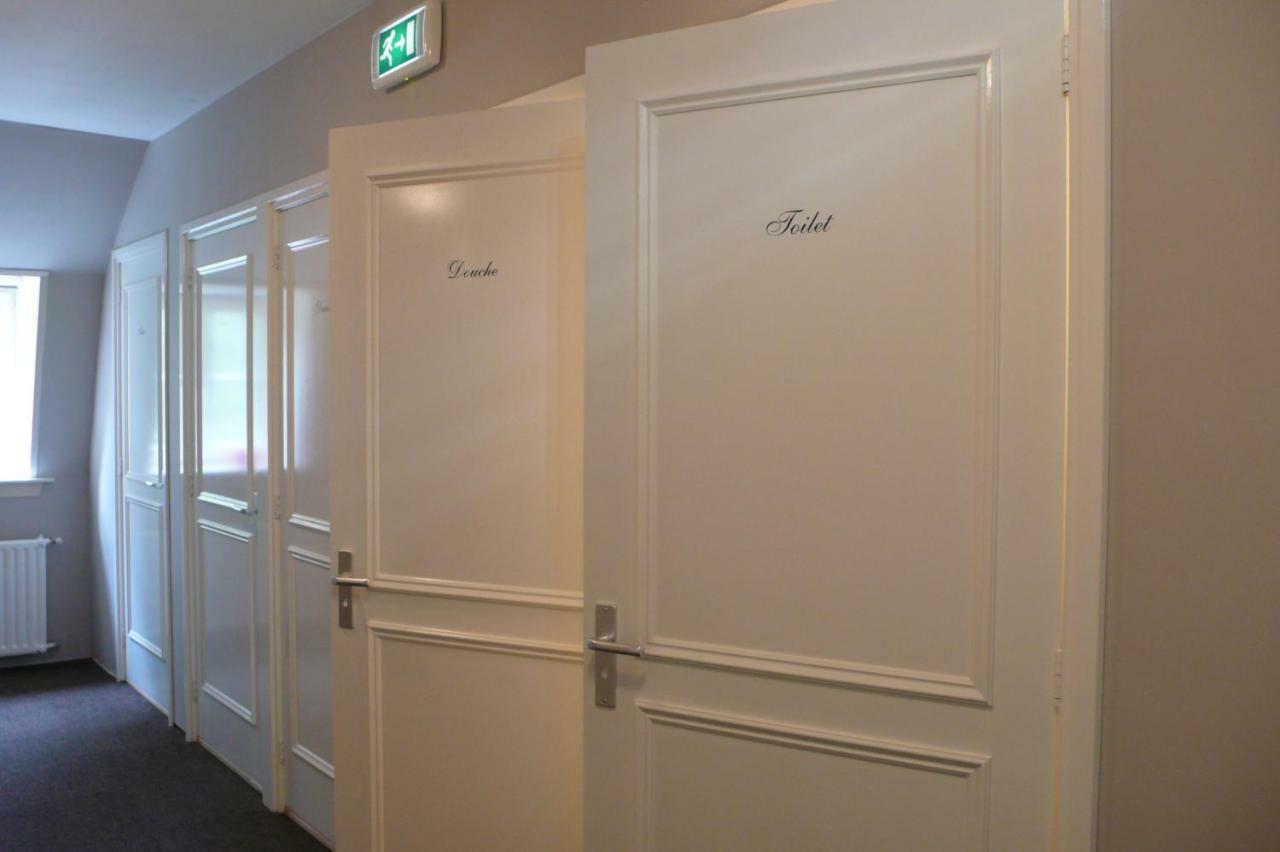 Standaard Tweepersoonskamer met Gedeelde Badkamer en Toilet