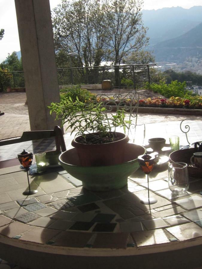 Suite mit Queensize-Doppelbett und Meerblick