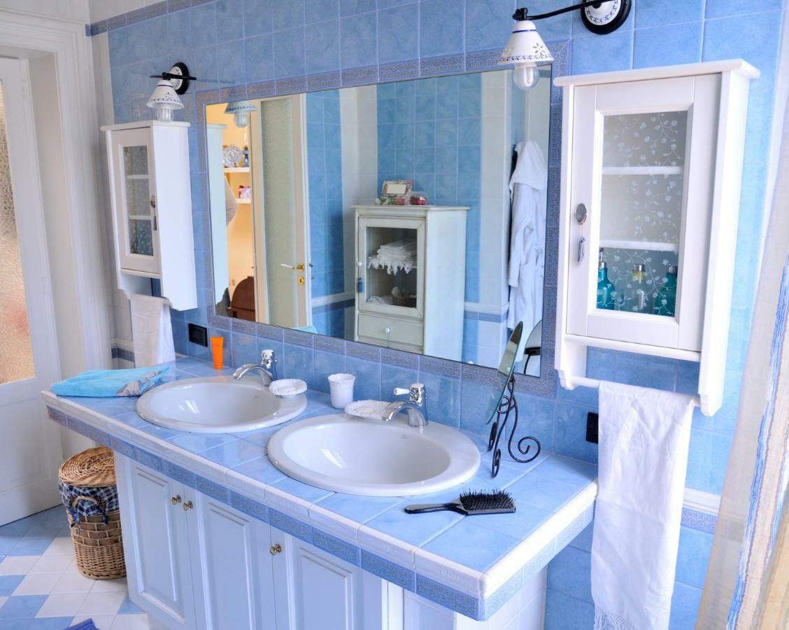 Deluxe tweepersoonskamer met balkon en uitzicht op zee