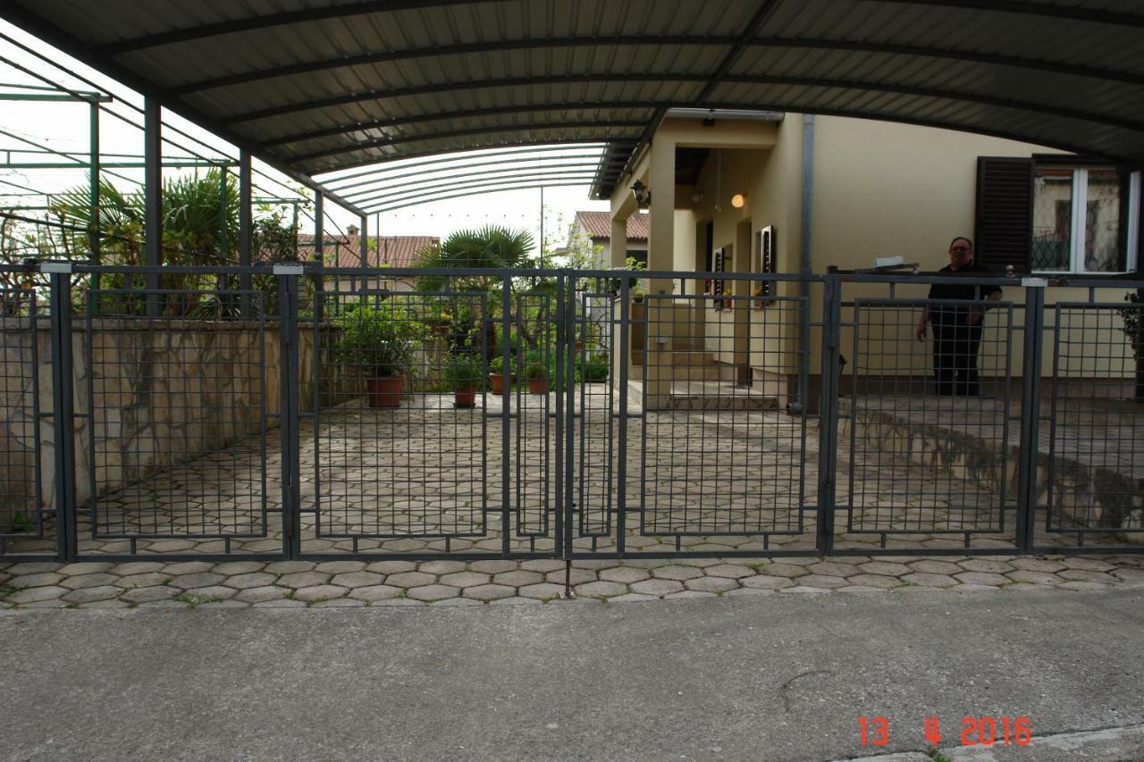 Apartment mit Terrasse