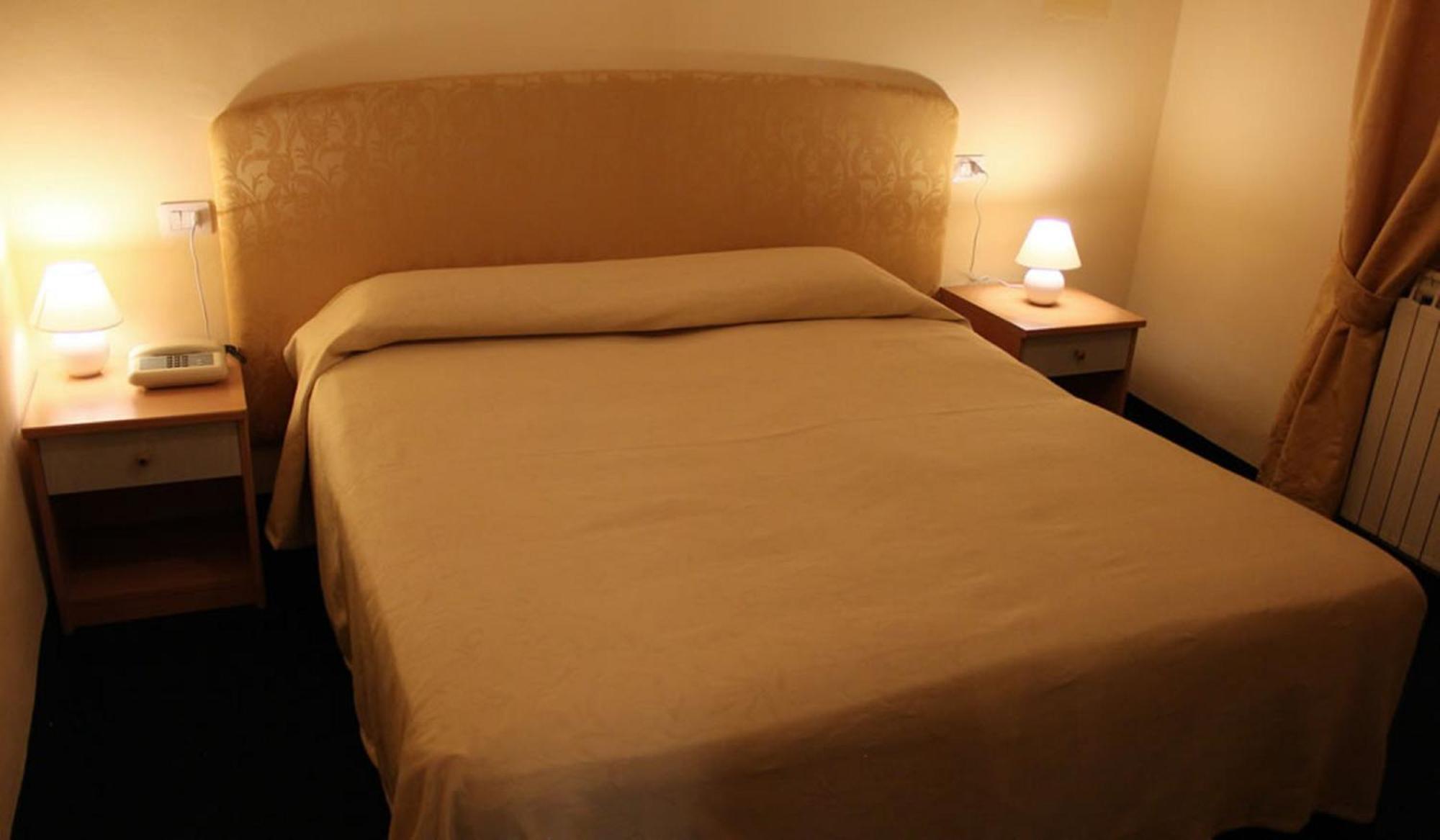 Doppel- oder Zweibettzimmer