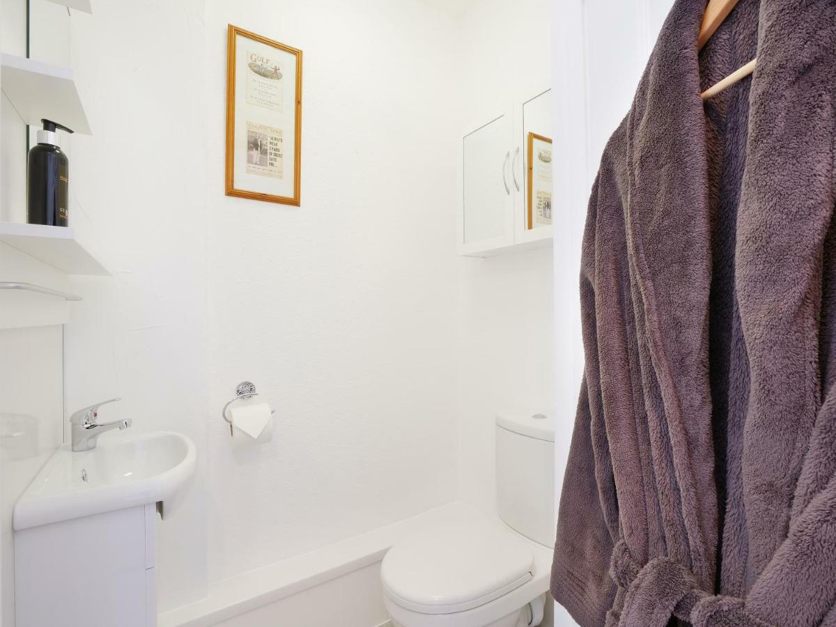Single Room with Private Bathroom