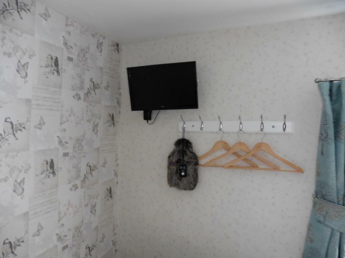 Single Room with Shared Bathroom