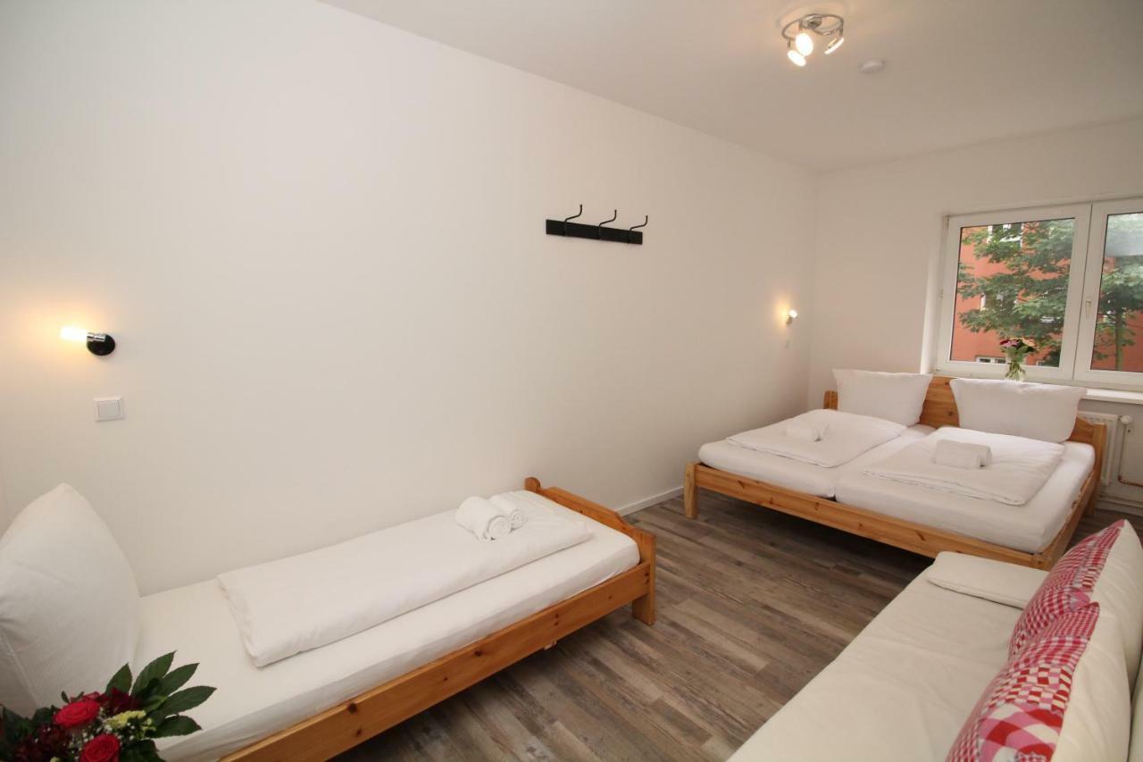Three-Bedroom Apartment,862973531:JPEG