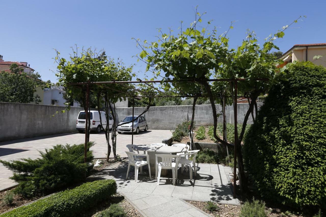 Apartment with Garden View