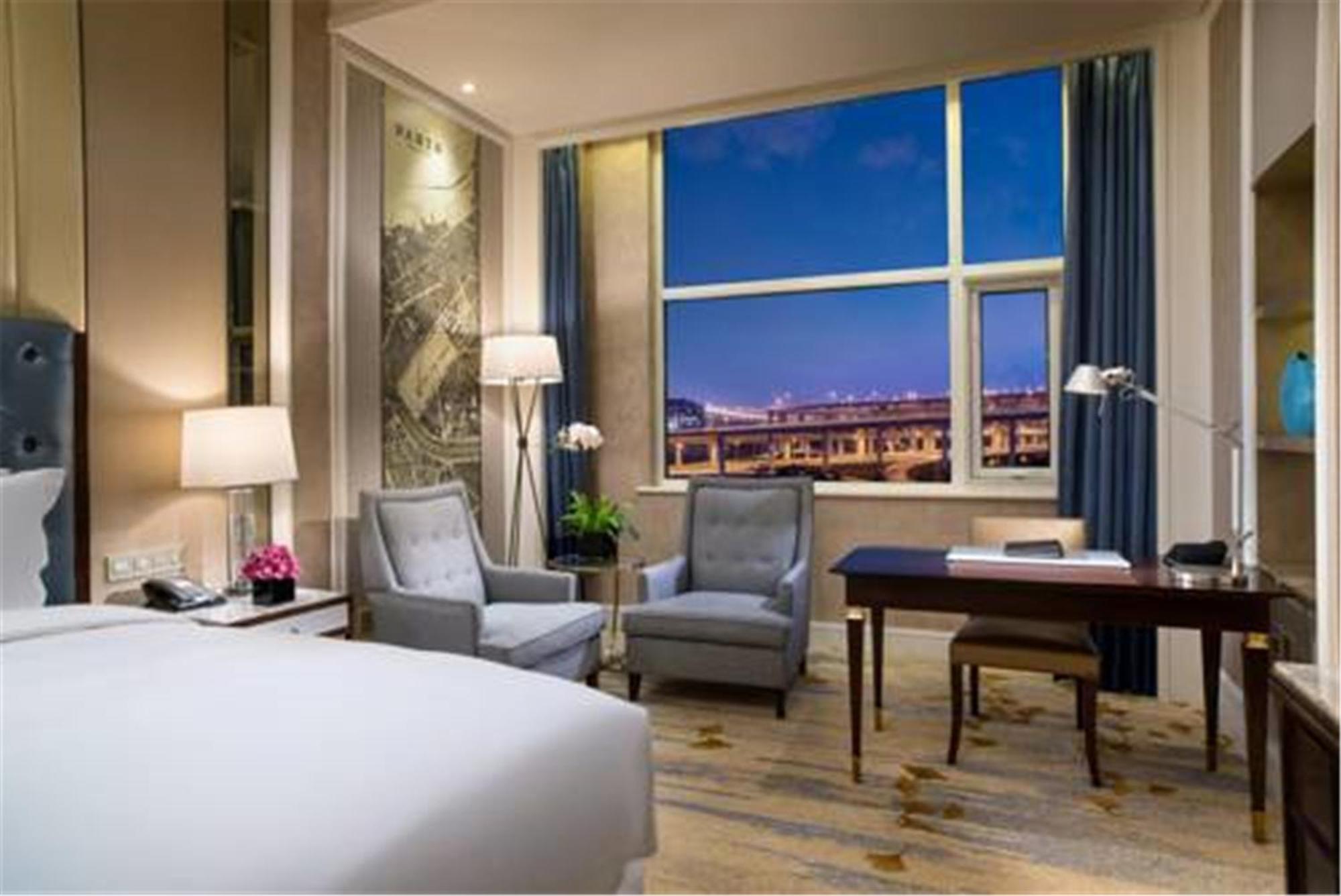 Prestige King Suite Â  Club Access