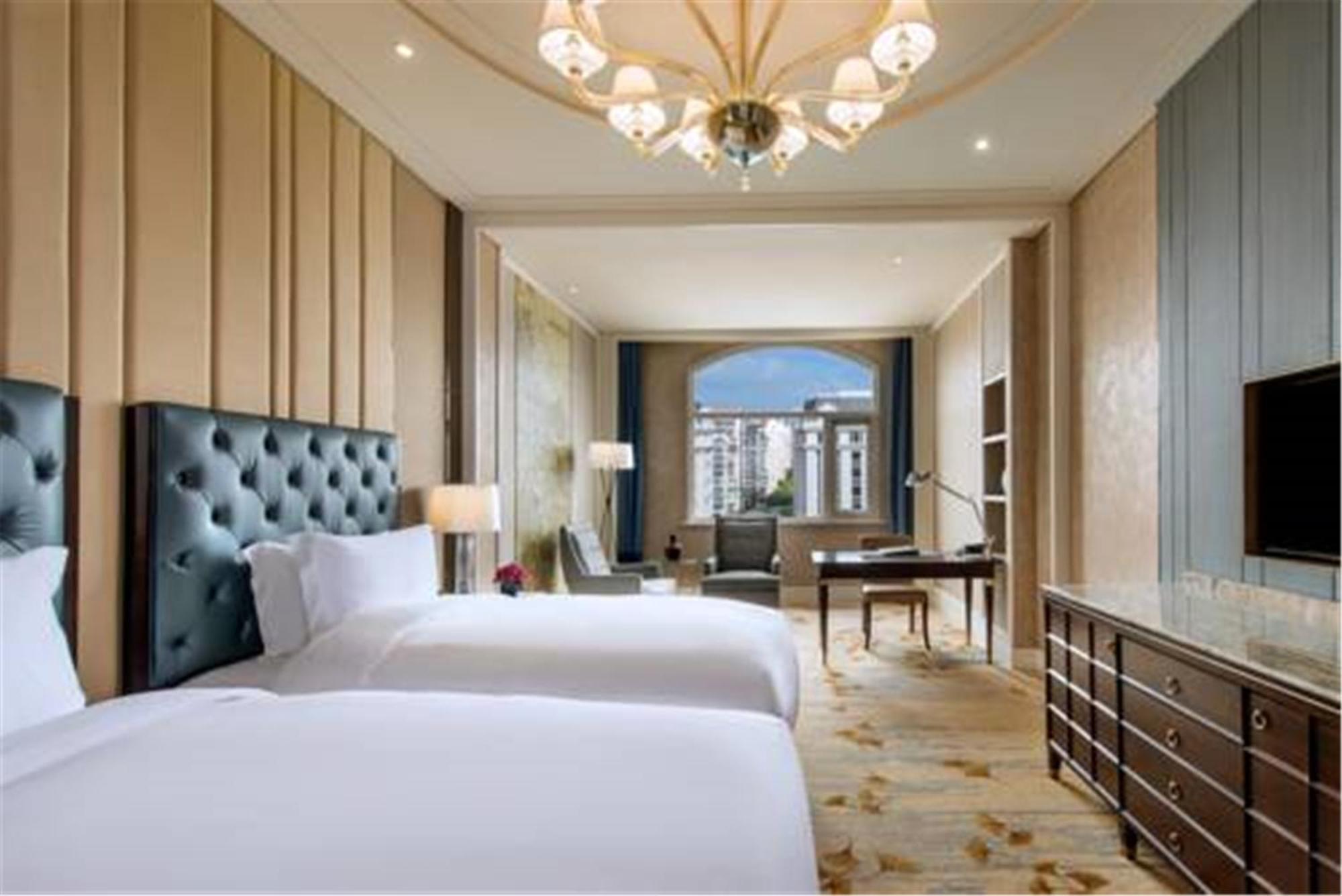 Superior Twin Room Club Access