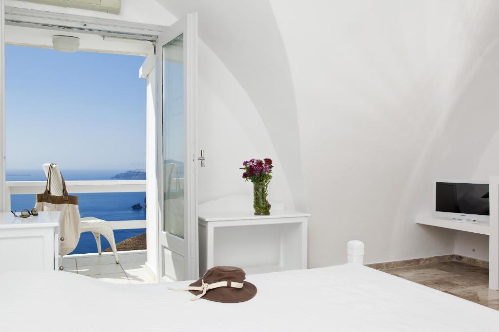 Junior Suite with outdoor Tub and Volcano View