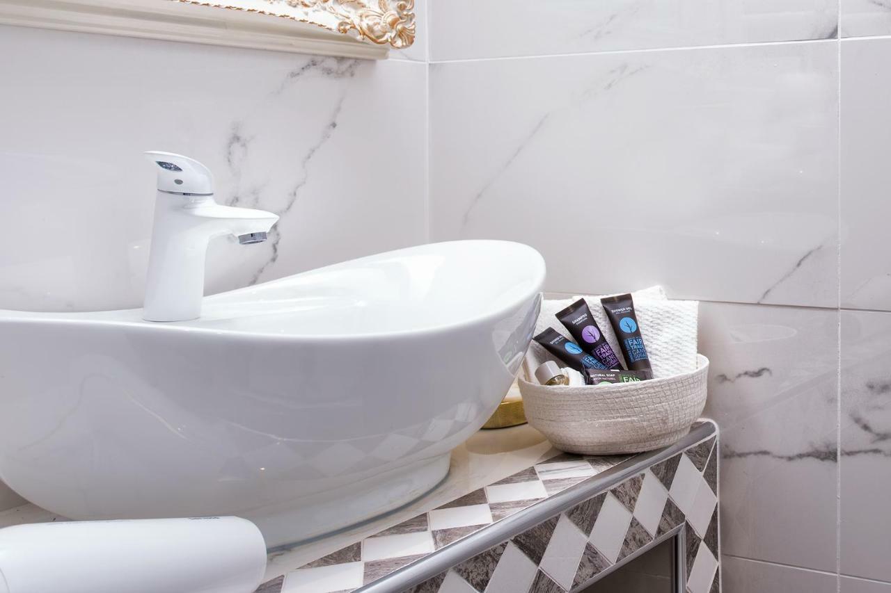 Double Room with Private Bathroom,871650707:JPEG