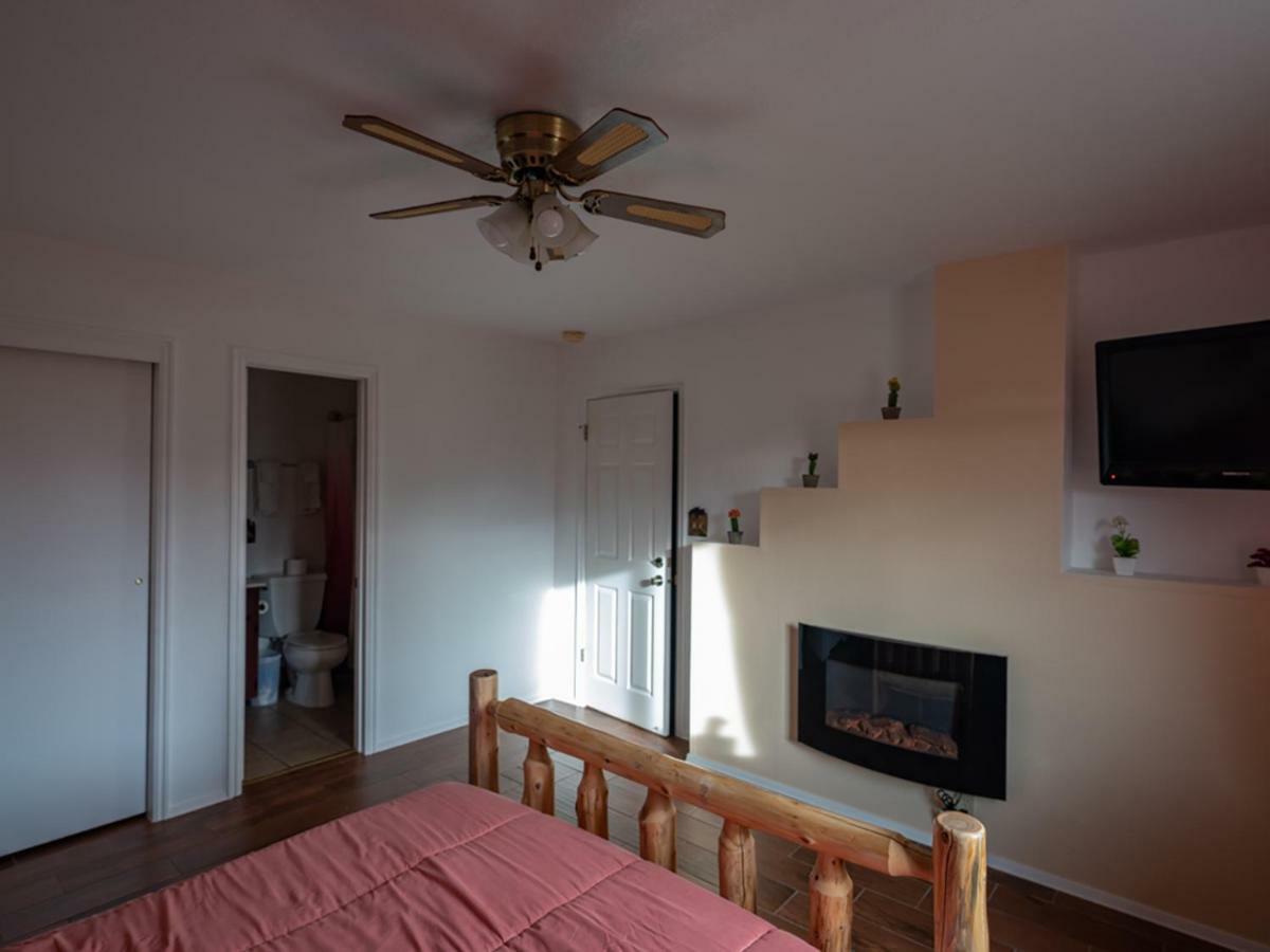 Deluxe Double Room - Peak-A-Boo