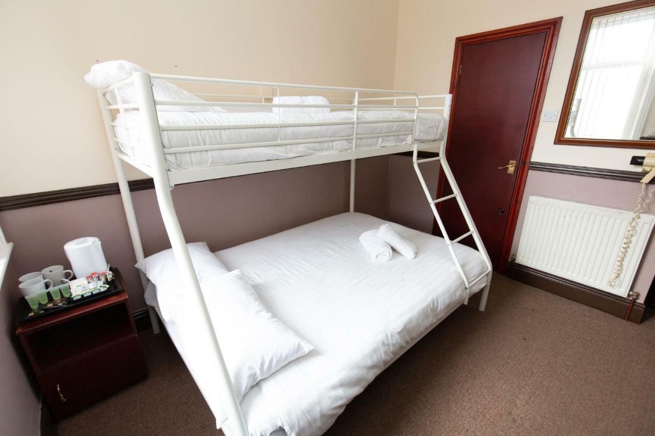 Family Room with Shower (Sleeps 5)