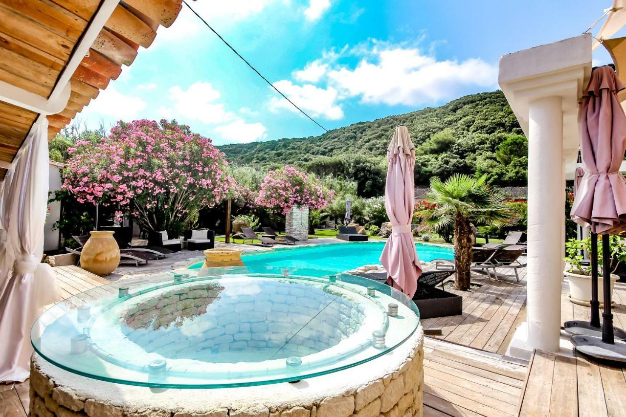 Chambre Double - Vue sur Piscine