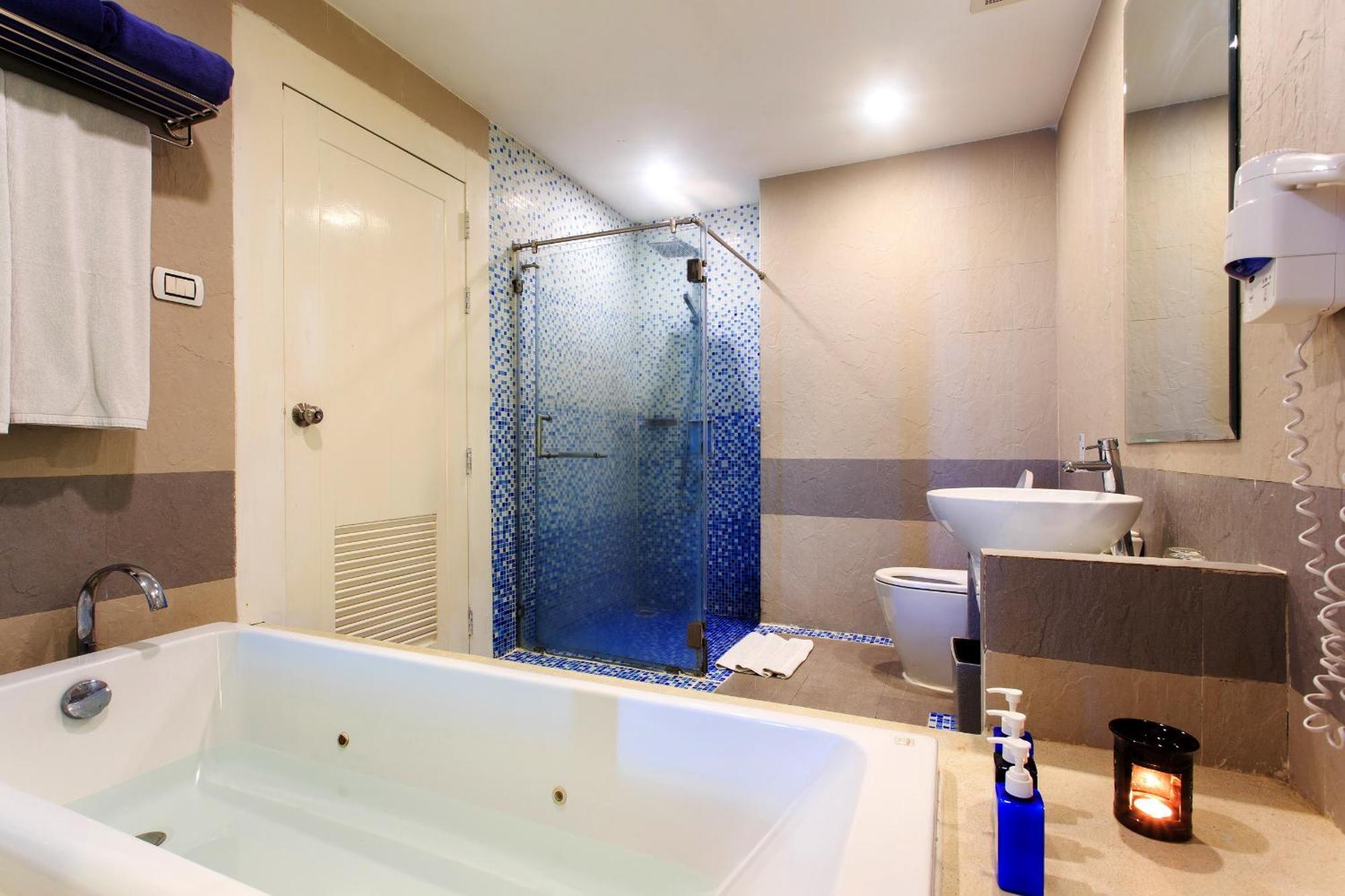 Chambre Double ou Lits Jumeaux de Luxe avec Accès Piscine