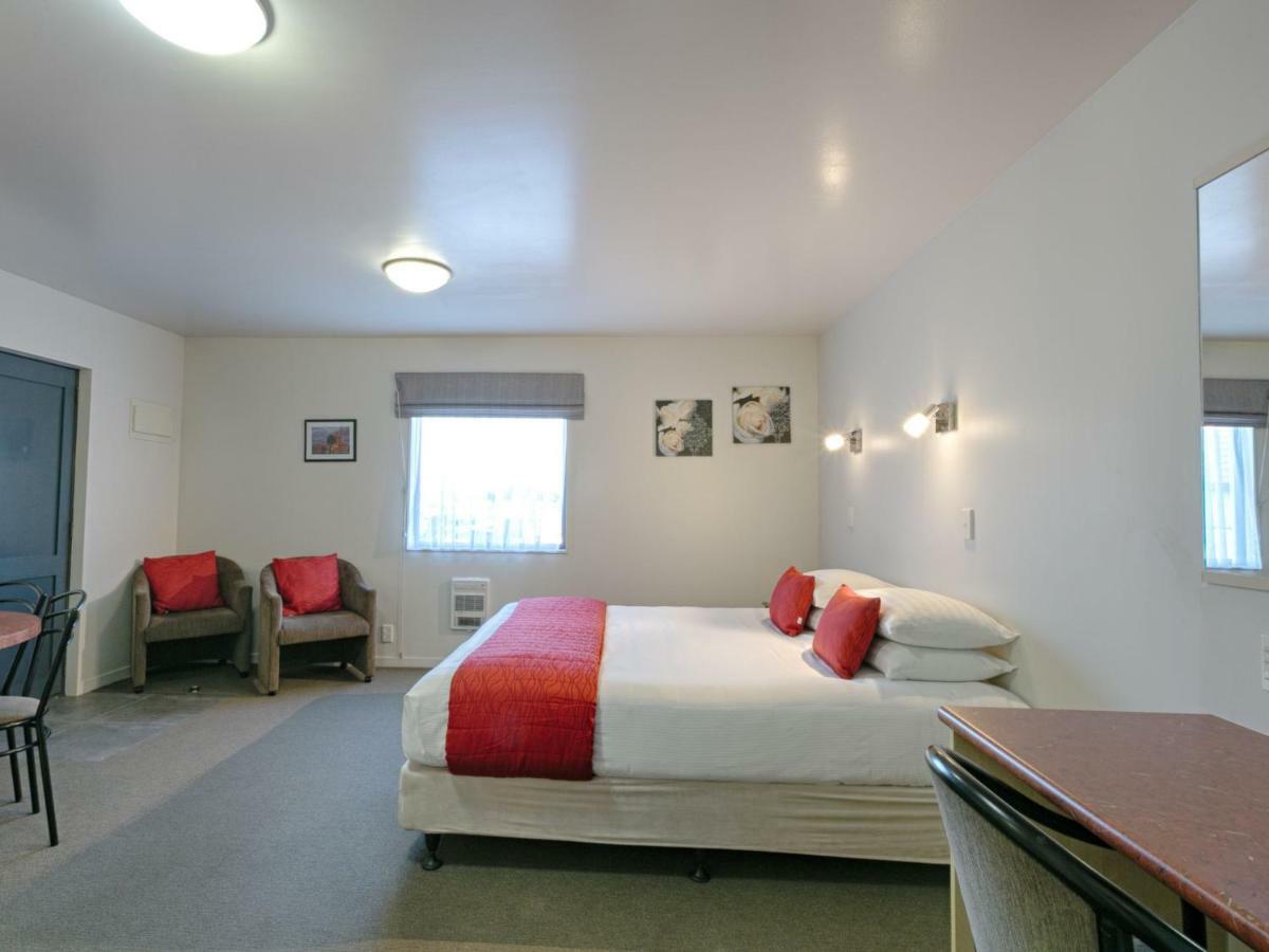 One-Bedroom Apartment,914805748:JPEG